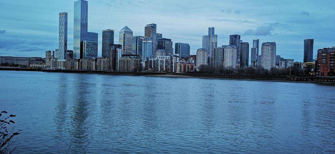 Stunning Massive Bedroom +Direct Thames River View ロンドン エクステリア 写真