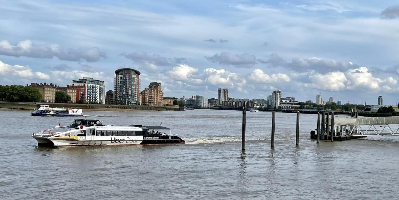 Stunning Massive Bedroom +Direct Thames River View ロンドン エクステリア 写真