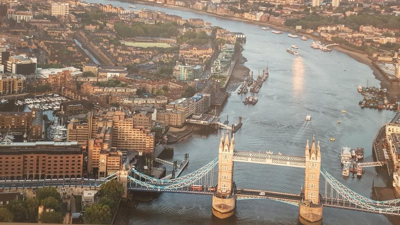 Stunning Massive Bedroom +Direct Thames River View ロンドン エクステリア 写真