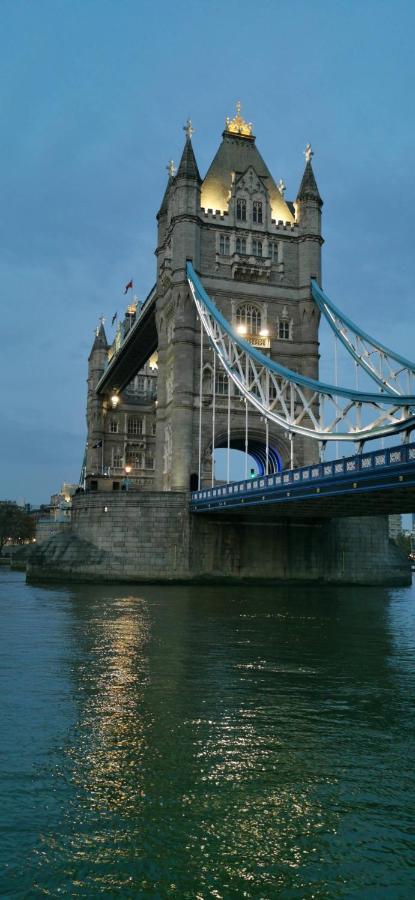 Stunning Massive Bedroom +Direct Thames River View ロンドン エクステリア 写真