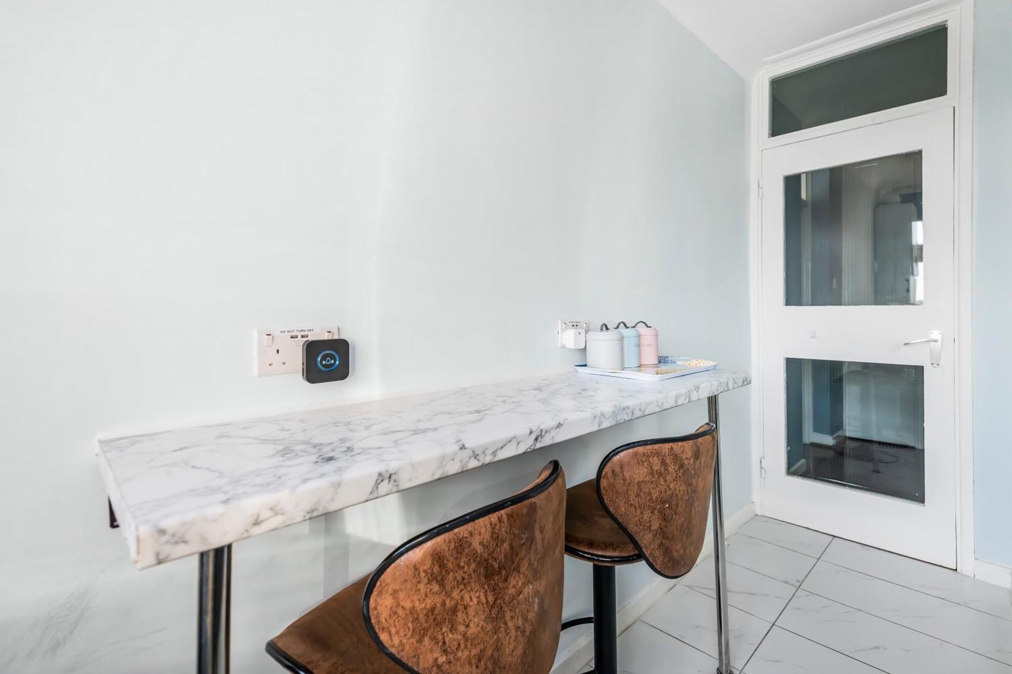 Stunning Massive Bedroom +Direct Thames River View ロンドン エクステリア 写真