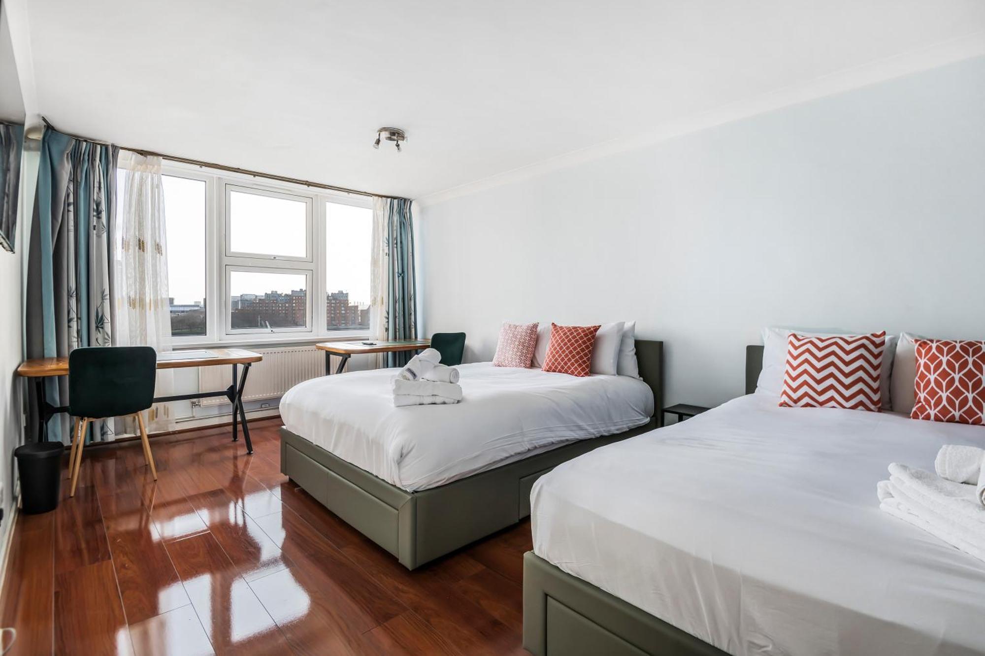 Stunning Massive Bedroom +Direct Thames River View ロンドン エクステリア 写真