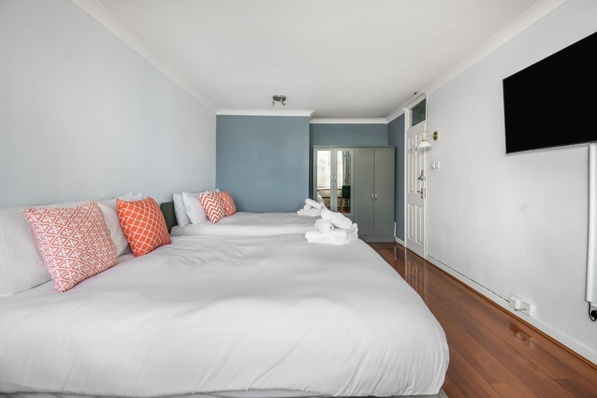Stunning Massive Bedroom +Direct Thames River View ロンドン エクステリア 写真